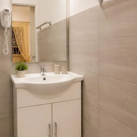 Affitti Brevi Policlinico Apartamento *